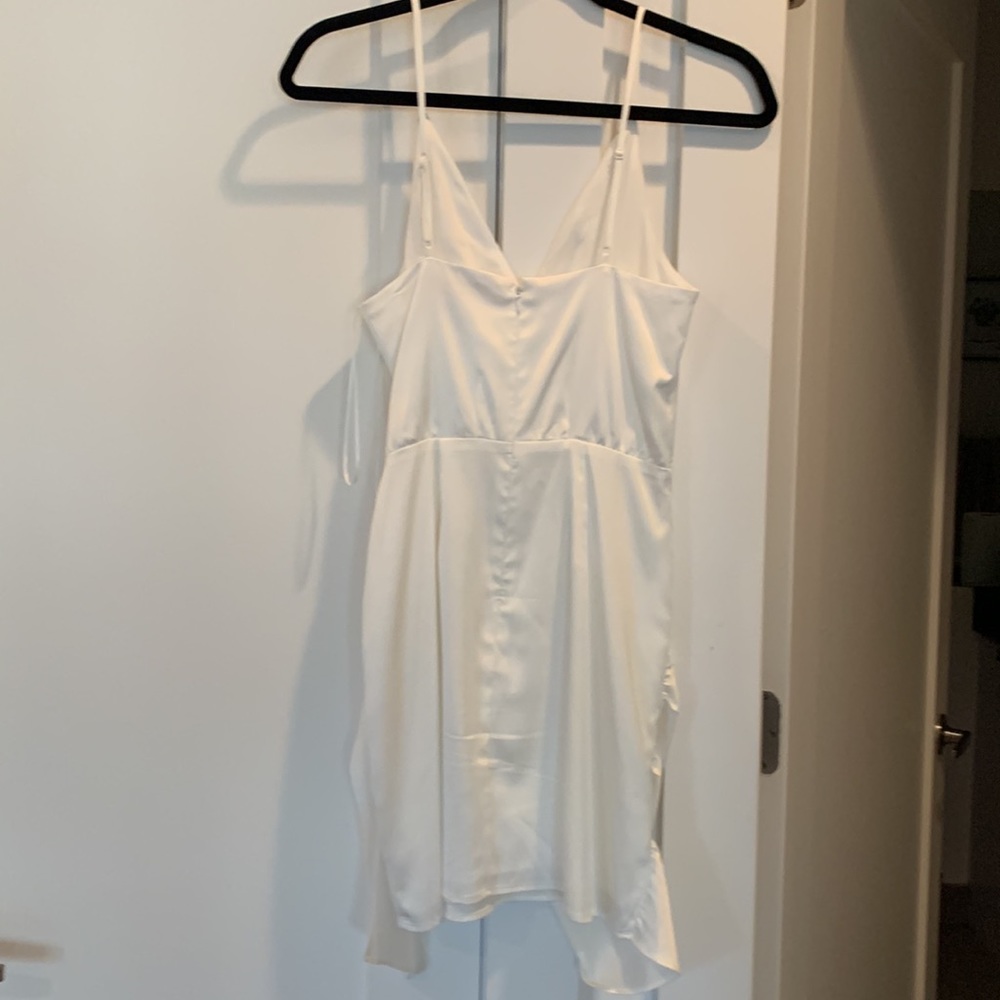Wayf white mini wrap dress - Picture 4 of 4